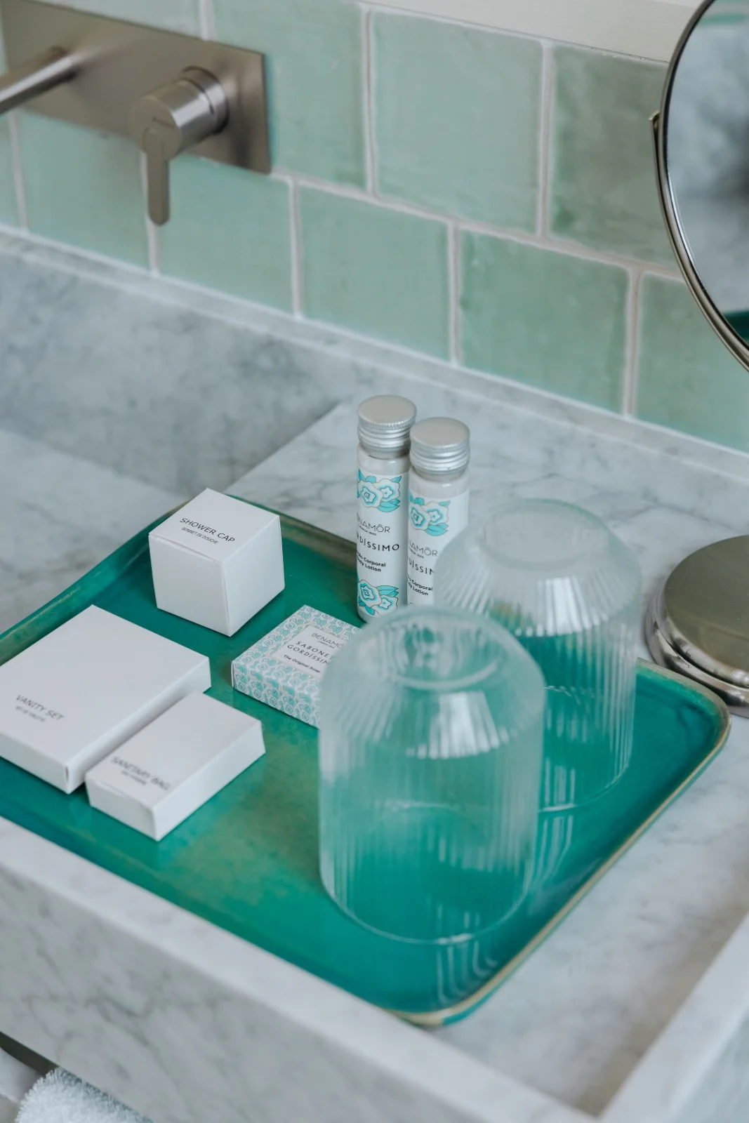 Nine Dots Azorean Art Boutique Hotel - Amenities tray